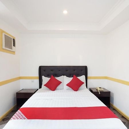 Oyo 138 White Palace Hotel Манила Екстериор снимка