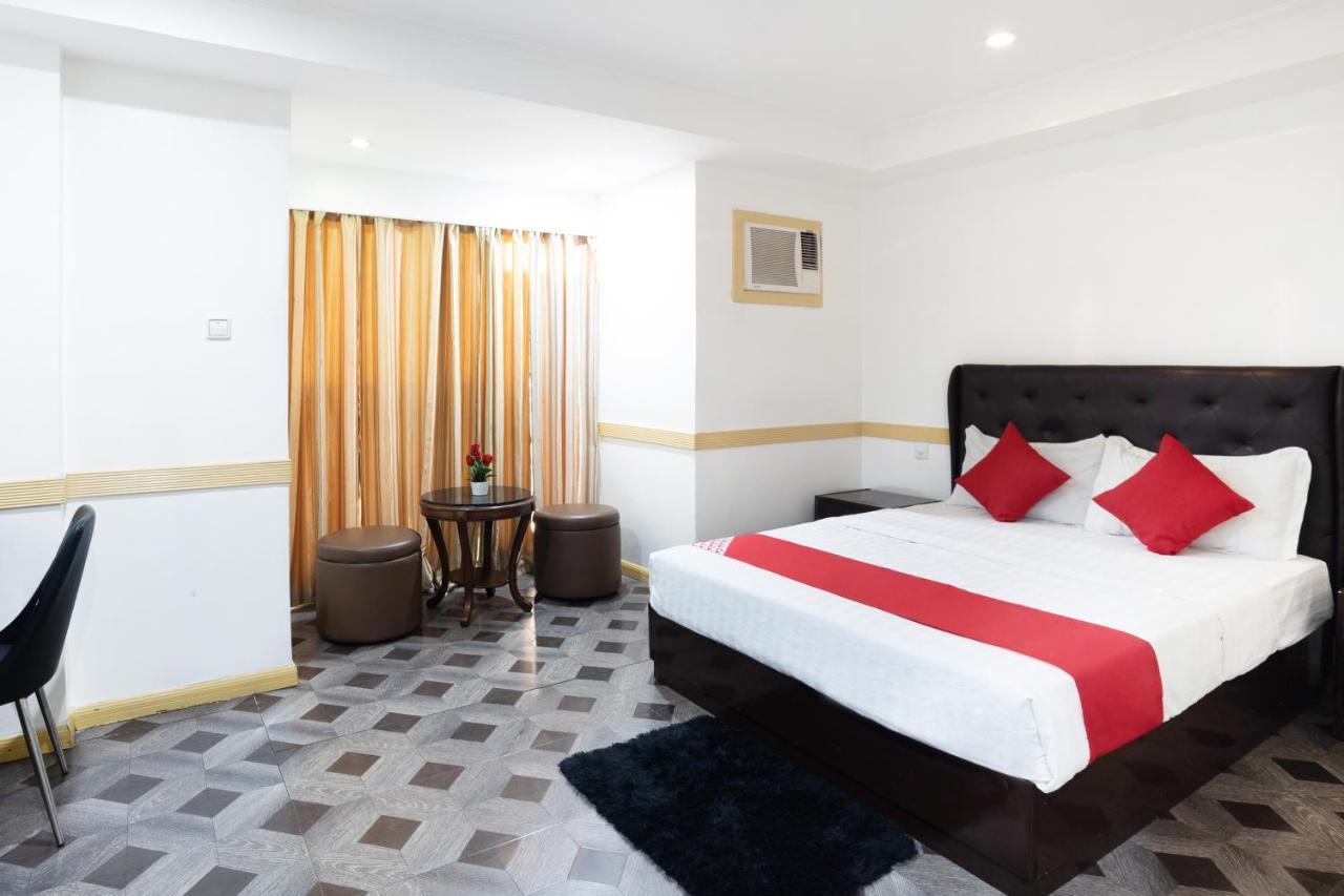 Oyo 138 White Palace Hotel Манила Екстериор снимка