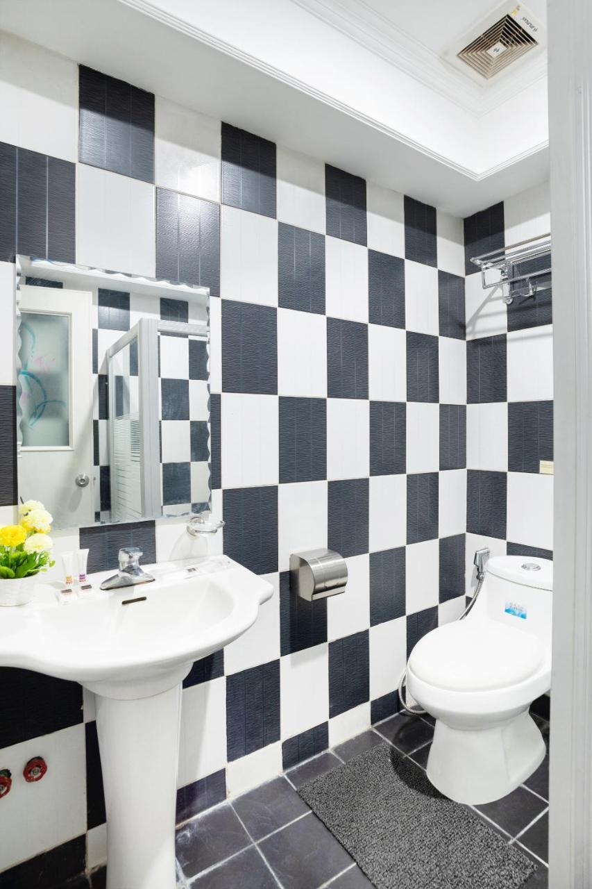 Oyo 138 White Palace Hotel Манила Екстериор снимка